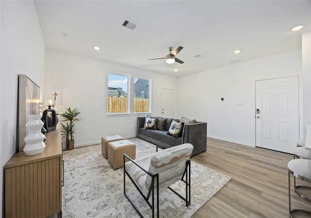 Photo 4 of Sale Pending at 3312 Willshire Stone St, Houston, TX 77091 | MLS# 40209343 | Listing updated on 2026-10-05