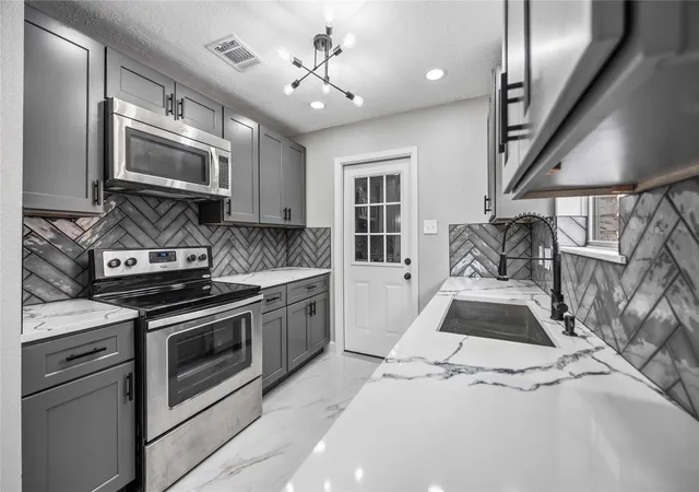 Photo 3 of Sale Pending at 9710 Willow Wood Ln, Houston, TX 77086 | MLS# 79649018 | Listing updated on 2026-09-05