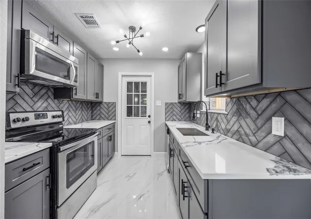 Photo 4 of Sale Pending at 9710 Willow Wood Ln, Houston, TX 77086 | MLS# 79649018 | Listing updated on 2026-09-05