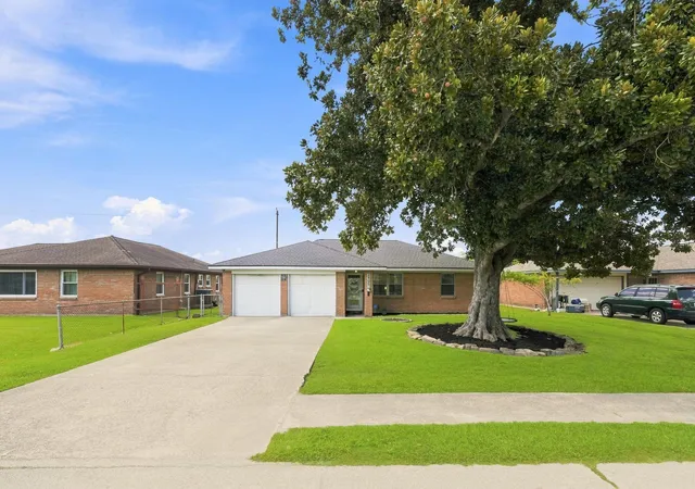 Photo 3 of Single family home for sale at 2405 Hillshire Dr, Deer Park, TX 77536 | MLS# 25989323 | Listing updated on 2026-08-20