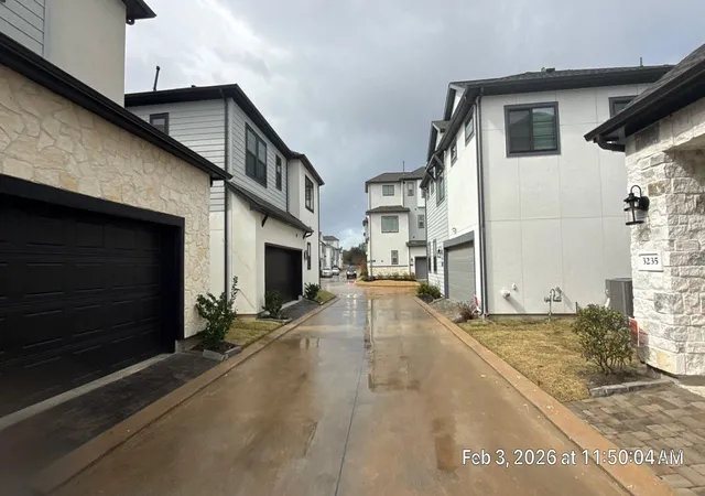 3rd image of 3239 Royal Oaks Hollow Ln, Houston, TX 77082 | MLS# 80800322