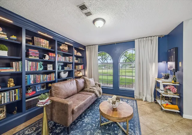 4th image of 6934 Plantation Dr, Baytown, TX 77523 | MLS# 93397085