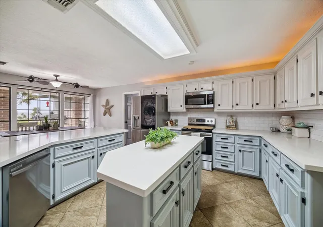 5th image of 6934 Plantation Dr, Baytown, TX 77523 | MLS# 93397085