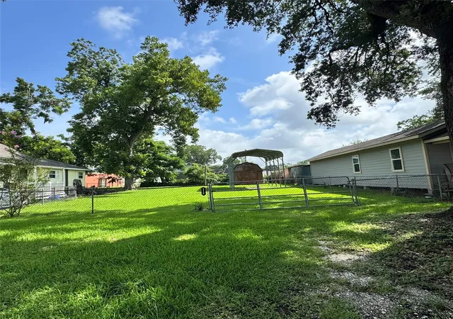 Homes for sale in Baytown, TX | 112 E Pearce St, Baytown, TX 77520 | MLS# 31681460