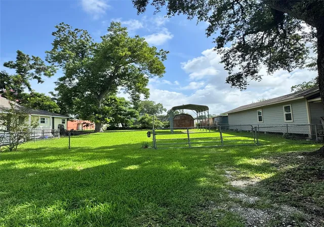 Homes for sale in Baytown, TX | 112 E Pearce St, Baytown, TX 77520 | MLS# 31681460