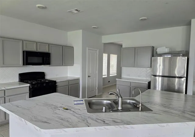 Photo 3 of Single family home for sale at 4707 Painted Bunting Ln, Baytown, TX 77521 | MLS# 74319725 | Listing updated on 2026-09-21