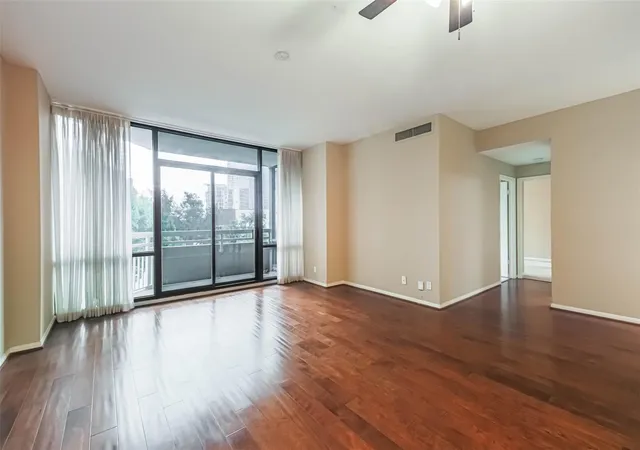 2nd image of 15 Greenway Plz #5C, Houston, TX 77046 | MLS# 60776774