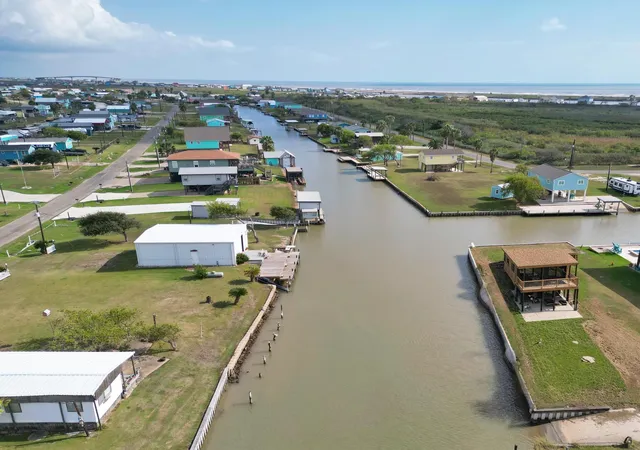 4th image of 140 County Road 200, Bay City, TX 77414 | MLS# 59993331