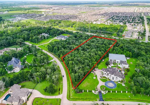 2nd image of 8331 Thompson Lake Dr, Missouri City, TX 77459 | MLS# 87656831