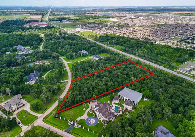 3rd image of 8331 Thompson Lake Dr, Missouri City, TX 77459 | MLS# 87656831