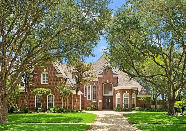 Photo 1 of Single family home for sale at 3319 Oakland Dr, Sugar Land, TX 77479 | MLS# 64145911 | Listing updated on 2026-10-06