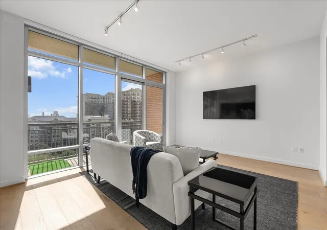 5th image of 2207 Bancroft St #906, Houston, TX 77027 | MLS# 72564180