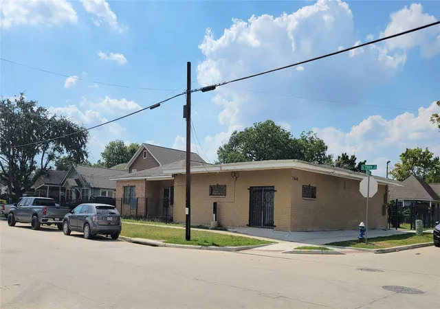 2nd image of 7846 Dayton St, Houston, TX 77012 | MLS# 47877281