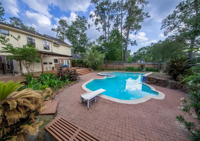 Photo 3 of Single family home for sale at 10 Featherfall Pl, Spring, TX 77381 | MLS# 73560683 | Listing updated on 2026-07-26