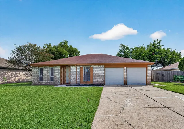Photo 2 of Single family home for sale at 6918 Cloud Swept Ln, Houston, TX 77086 | MLS# 9427347 | Listing updated on 2026-08-28