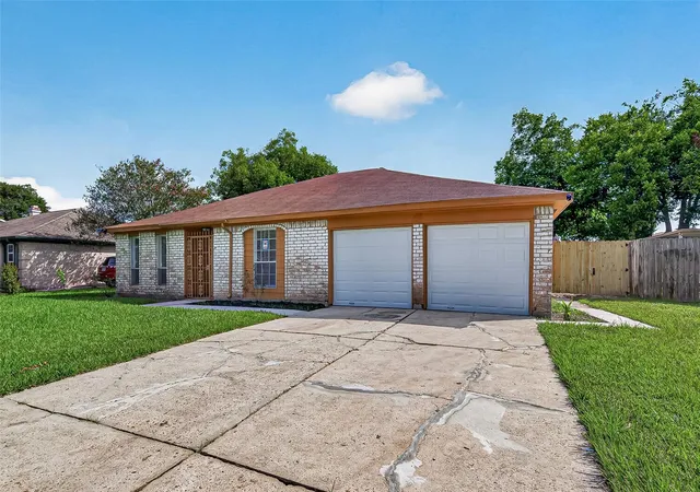 Photo 3 of Single family home for sale at 6918 Cloud Swept Ln, Houston, TX 77086 | MLS# 9427347 | Listing updated on 2026-08-28