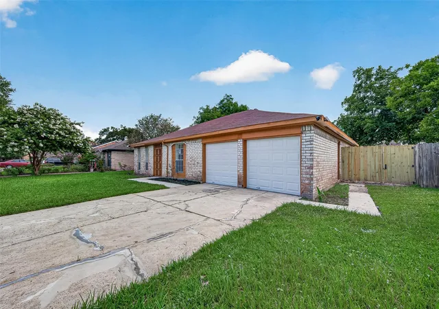Photo 4 of Single family home for sale at 6918 Cloud Swept Ln, Houston, TX 77086 | MLS# 9427347 | Listing updated on 2026-08-28