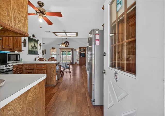 Photo 2 of Single family home for sale at 281 Lakeshore N, Onalaska, TX 77360 | MLS# 77020691 | Listing updated on 2026-08-28