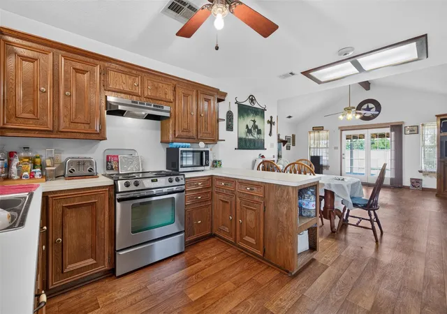 Photo 3 of Single family home for sale at 281 Lakeshore N, Onalaska, TX 77360 | MLS# 77020691 | Listing updated on 2026-08-28