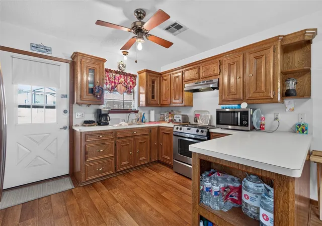 Photo 3 of Single family home for sale at 281 Lakeshore N, Onalaska, TX 77360 | MLS# 77020691 | Listing updated on 2026-08-28