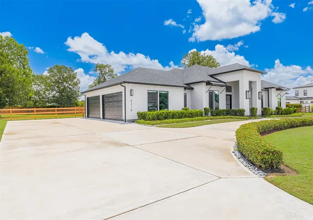 Photo 4 of Single family home for sale at 8318 Woods Holw Trl, Richmond, TX 77406 | MLS# 97148539 | Listing updated on 2026-09-19