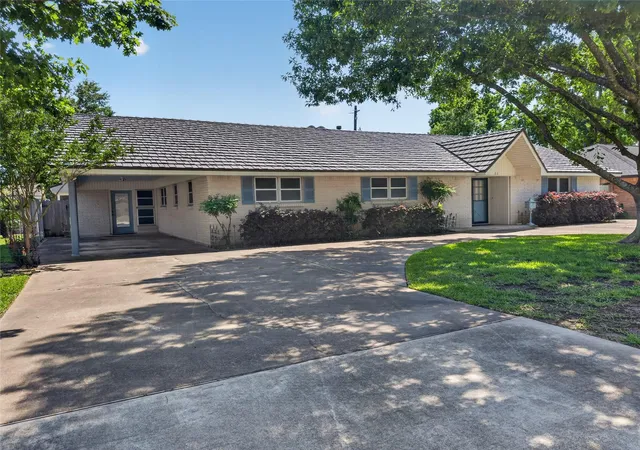 2nd image of 9023 Springview Ln, Houston, TX 77080 | MLS# 35783476