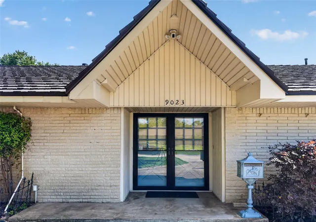 3rd image of 9023 Springview Ln, Houston, TX 77080 | MLS# 35783476