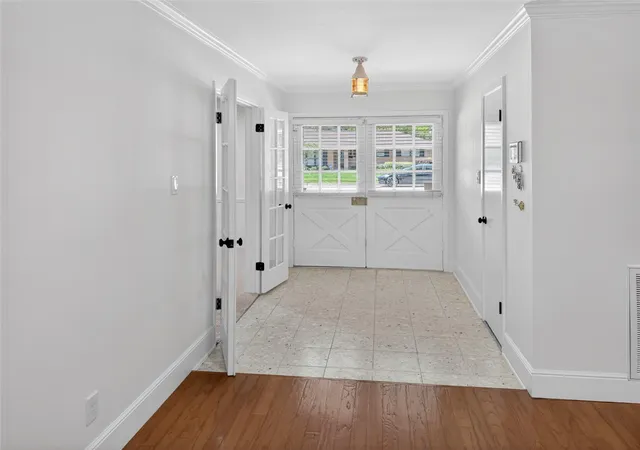 5th image of 9023 Springview Ln, Houston, TX 77080 | MLS# 35783476