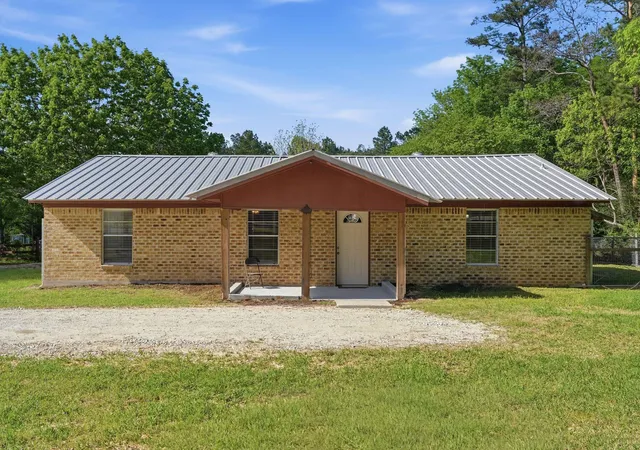 Homes for sale in Huntsville, TX | 2377 Us Hwy 190, Huntsville, TX 77340 | MLS# 50387247