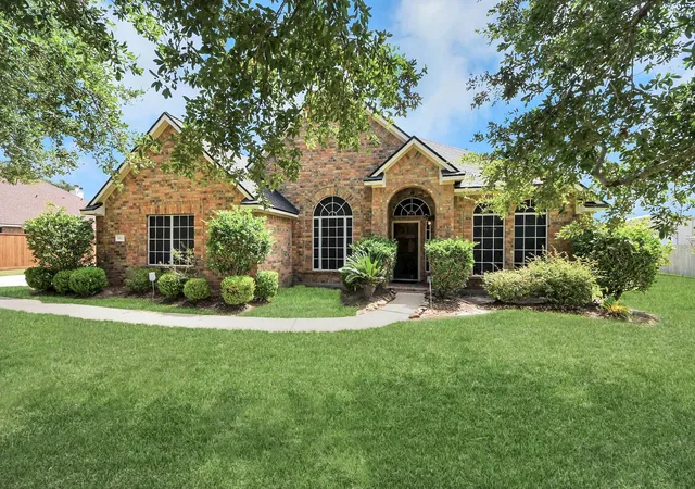 Photo 3 of Sale Pending at 14618 Stablebrook Dr, Beach City, TX 77523 | MLS# 38369022 | Listing updated on 2026-09-19