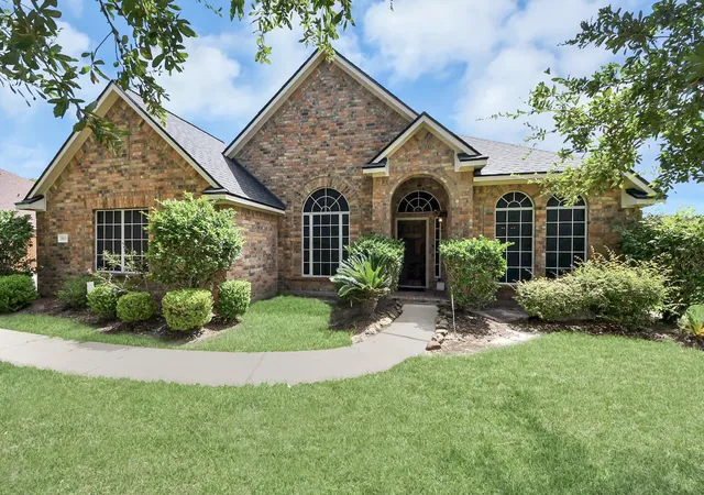 Photo 4 of Sale Pending at 14618 Stablebrook Dr, Beach City, TX 77523 | MLS# 38369022 | Listing updated on 2026-09-19