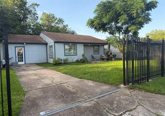 Photo 1 of Single family home for sale at 2305 Windsor Ln, Pasadena, TX 77506 | MLS# 37196140 | Listing updated on 2026-06-28