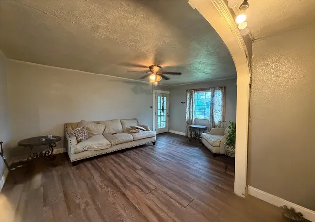 Photo 3 of Single family home for sale at 2305 Windsor Ln, Pasadena, TX 77506 | MLS# 37196140 | Listing updated on 2026-06-28