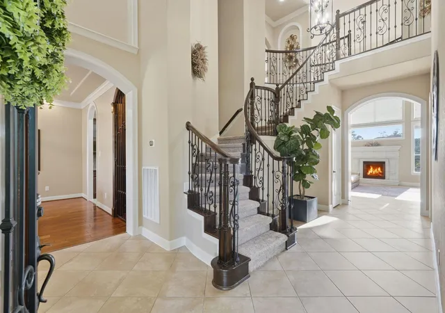 3rd image of 23 Mosaic Point Pl, The Woodlands, TX 77389 | MLS# 3207559