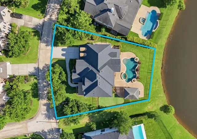 Homes for sale in The Woodlands, TX | 23 Mosaic Point Pl, The Woodlands, TX 77389 | MLS# 3207559