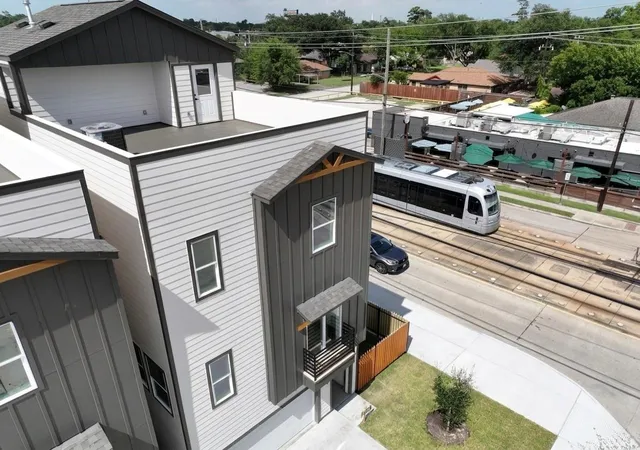 Photo 2 of Single family home for sale at 102 Sylvester Rd #B, Houston, TX 77009 | MLS# 36182310 | Listing updated on 2026-08-26