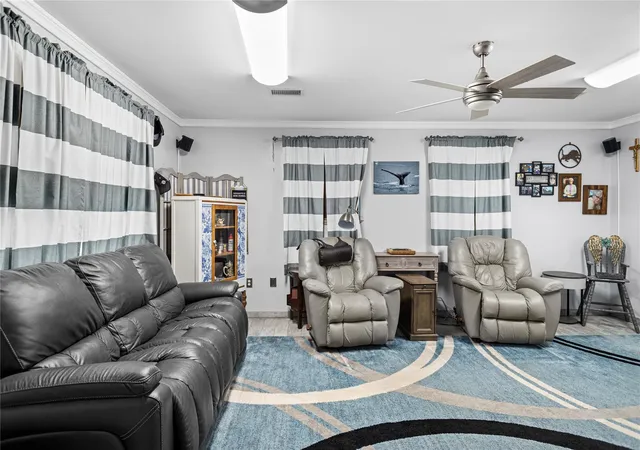 Photo 4 of Single family home for sale at 879 Interstate 45 S, Huntsville, TX 77340 | MLS# 68215824 | Listing updated on 2026-03-30