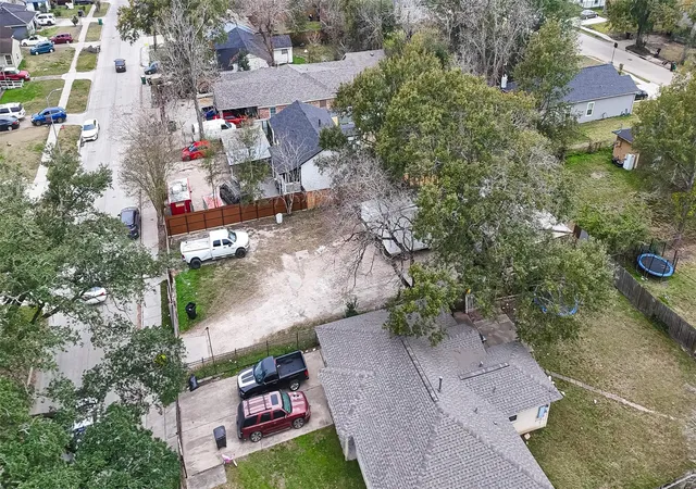 3rd image of 5931 Southmund St, Houston, TX 77033 | MLS# 44985391