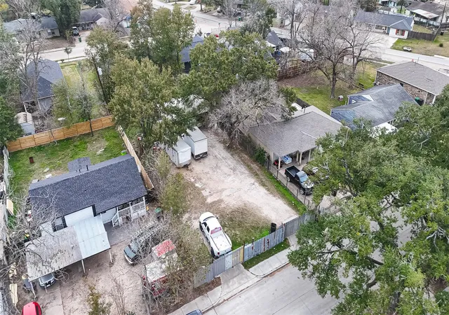 4th image of 5931 Southmund St, Houston, TX 77033 | MLS# 44985391