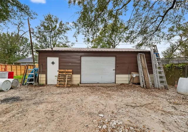 5th image of 5931 Southmund St, Houston, TX 77033 | MLS# 44985391