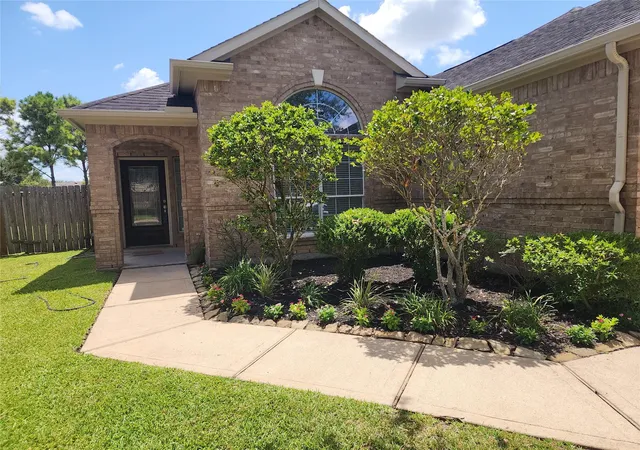 3rd image of 2909 Castleton Bay Ln, Pearland, TX 77584 | MLS# 88040699
