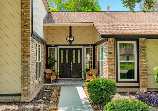 Photo 3 of Single family home for sale at 54 Royal Oak Cir, Lake Jackson, TX 77566 | MLS# 43399866 | Listing updated on 2026-09-05