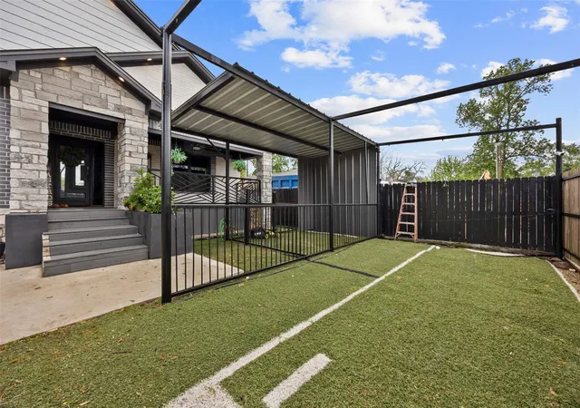 Photo 2 of Single family home for sale at 10430 Caxton St, Houston, TX 77016 | MLS# 67616420 | Listing updated on 2026-04-07