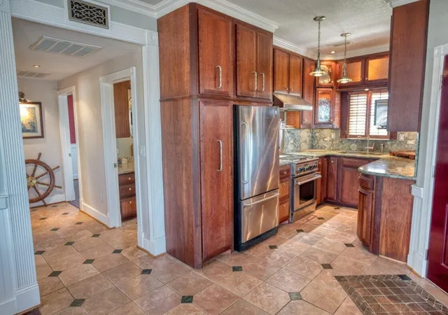 5th image of 203 Francis Cove, Freeport, TX 77541 | MLS# 20292875