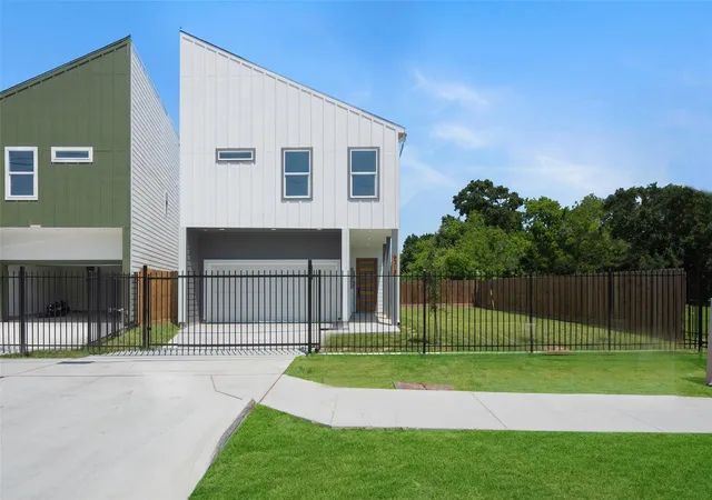 1st image of 9313 Jutland Rd, Houston, TX 77033 | MLS# 18647438