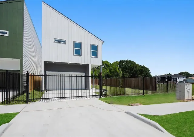 30th image of 9313 Jutland Rd, Houston, TX 77033 | MLS# 18647438