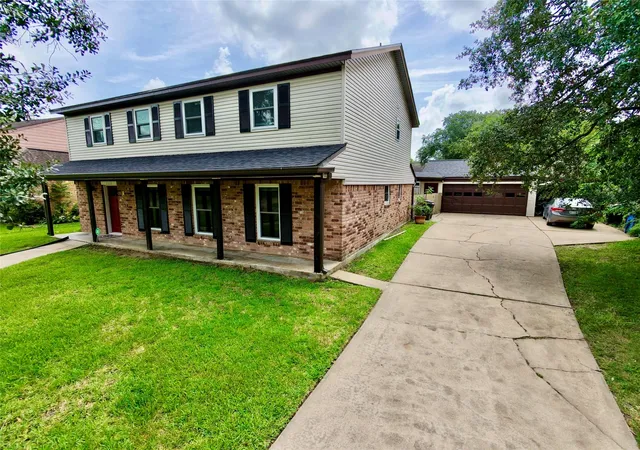 Photo 2 of Single family home for sale at 1111 Appleford Dr, Seabrook, TX 77586 | MLS# 9668566 | Listing updated on 2026-09-19