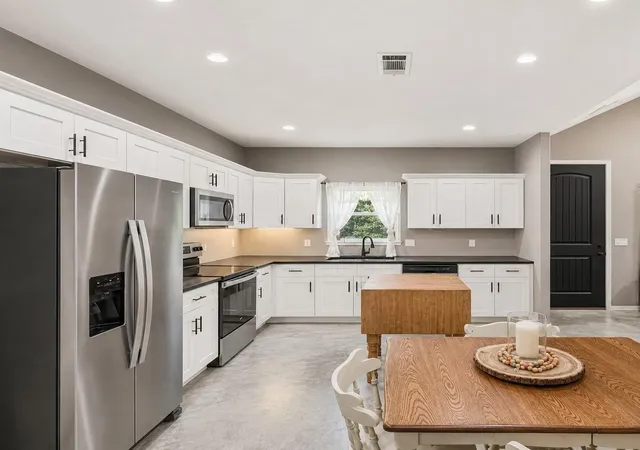 Photo 3 of Single family home for sale at 162 Tamarack Dr, Brookeland, TX 75931 | MLS# 58447548 | Listing updated on 2026-08-20