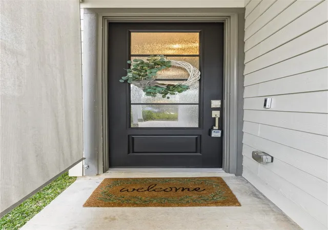 Photo 2 of Townhouse for sale at 641 Royal Arch Dr, Conroe, TX 77304 | MLS# 68634974 | Listing updated on 2026-09-17