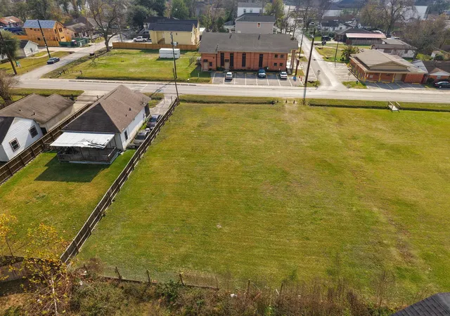 Photo 4 of Land for sale at 950 Granville Dr, Houston, TX 77091 | MLS# 32558791 | Listing updated on 2026-07-27